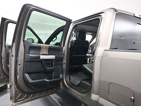 Certified 2018 Ford F250 Lariat w/ Lariat Ultimate Package image 19