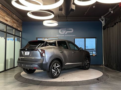 Used 2025 Nissan Kicks SV FWD image 3