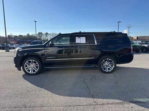 Used 2020 GMC Yukon XL SLT w/ Premium Edition image 5