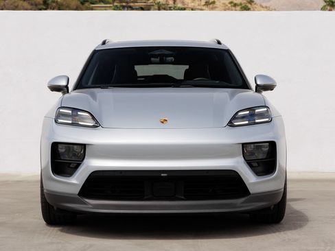 Used 2025 Porsche Macan Electric RWD image 10