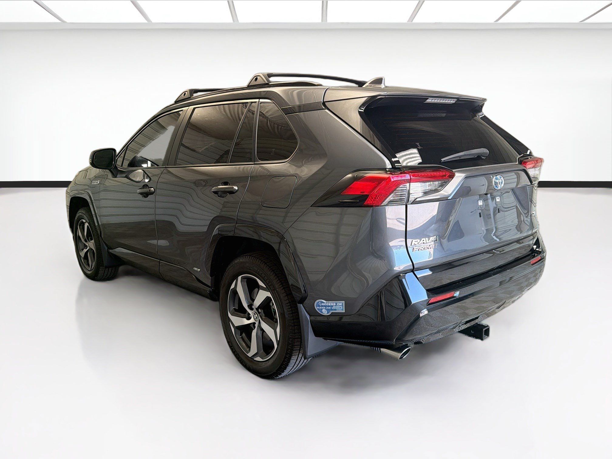 Used 2021 Toyota RAV4 SE w/ Weather & Moonroof Package AWD/4WD image 6