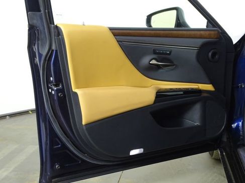 Used 2022 Lexus ES 350 w/ Premium Package image 16