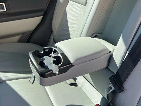 Used 2017 Land Rover Discovery Sport SE image 34