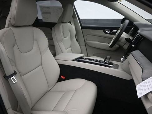 Used 2025 Volvo XC60 B5 Plus w/ Protection Package Premier image 31