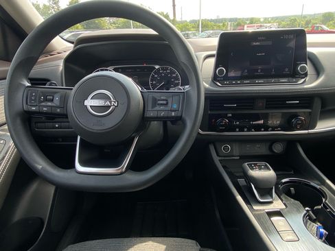 Used 2023 Nissan Rogue SV FWD image 16
