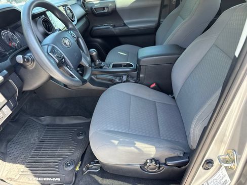 Used 2020 Toyota Tacoma SR w/ SR Convenience Package RWD image 9
