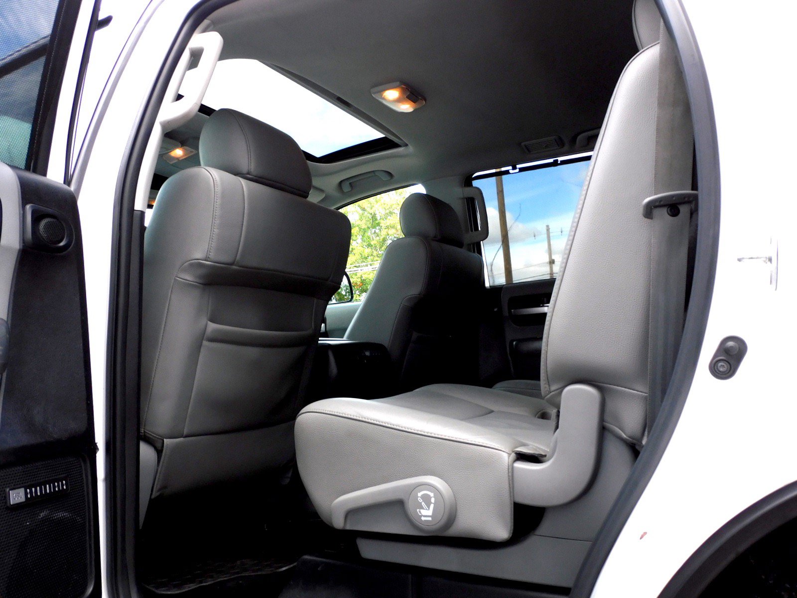 Used 2019 Toyota Sequoia Limited w/ Safety & Convenience Package AWD/4WD image 15
