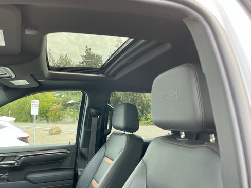 Used 2023 GMC Sierra 1500 AT4 w/ Technology Package image 21