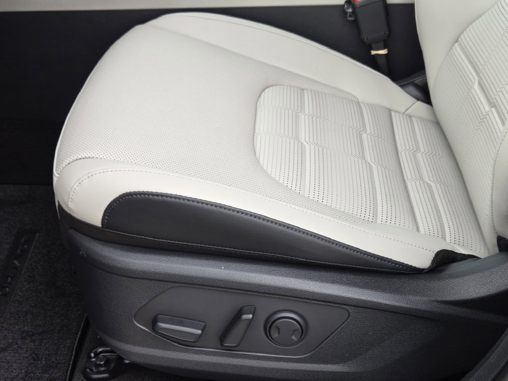 New 2026 Kia Sportage SX FWD image 17