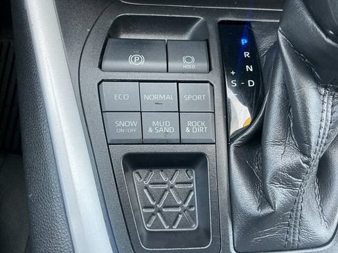 Certified 2021 Toyota RAV4 XLE w/ XLE Grade Weather Package AWD/4WD image 24