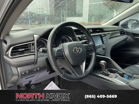 Used 2020 Toyota Camry SE FWD image 6