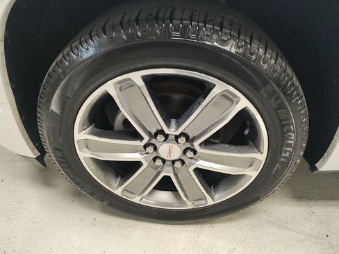 Used 2017 GMC Acadia Denali w/ Technology Package AWD/4WD image 19