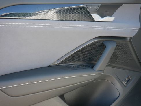 New 2025 Volkswagen Tiguan SE R-Line image 4