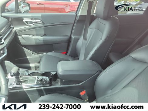 Certified 2025 Kia Sportage EX w/ Premium Package FWD image 6