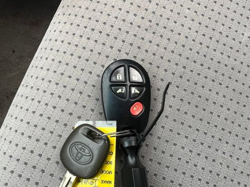 Used 2007 Toyota Sienna LE FWD image 29