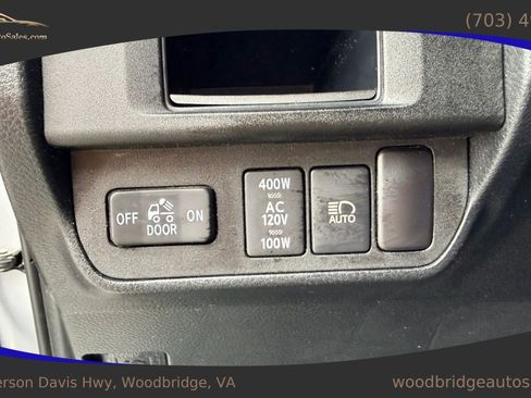Used 2019 Toyota Tacoma TRD Sport AWD/4WD image 16