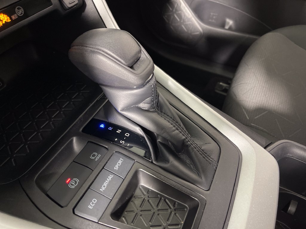 Certified 2024 Toyota RAV4 XLE FWD image 22