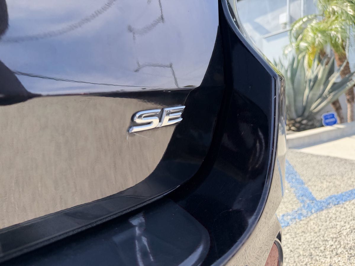 Used 2019 Toyota Sienna SE w/ Carpet Mat Package FWD image 18