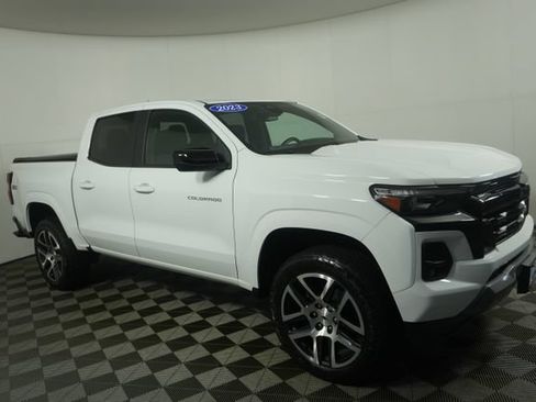 Used 2023 Chevrolet Colorado Z71 w/ Z71 Convenience Package 2 AWD/4WD image 2