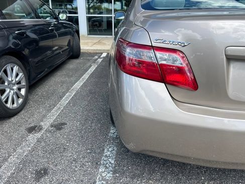 Used 2009 Toyota Camry LE FWD image 10