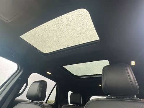 Used 2018 Ford Explorer Limited w/ Equipment Group 301A FWD image 5