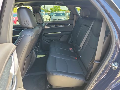 Certified 2025 Cadillac XT5 Premium Luxury w/ Technology Package AWD/4WD image 17