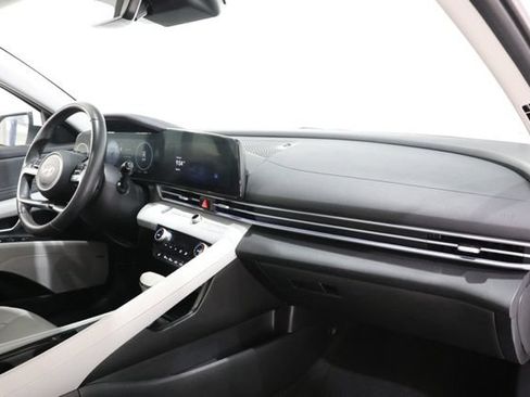 Used 2024 Hyundai Elantra Limited FWD image 14