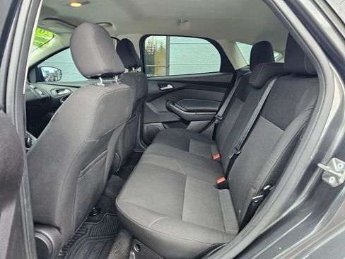 Used 2017 Ford Focus SE w/ SE Sport Package FWD image 16