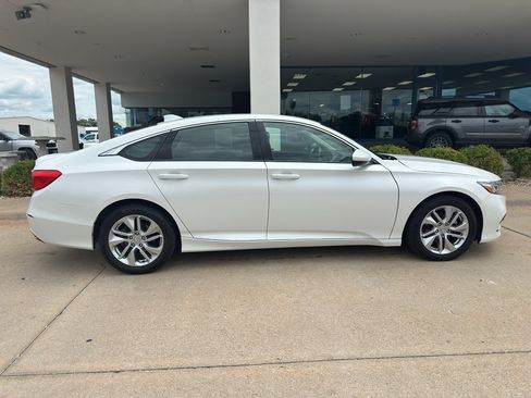 Used 2019 Honda Accord LX image 11