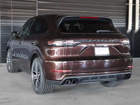 Certified 2023 Porsche Cayenne S Platinum AWD/4WD image 3