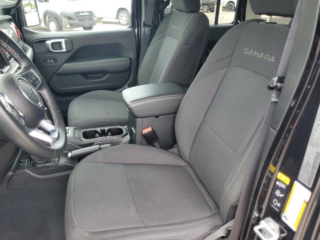 Used 2022 Jeep Wrangler Unlimited Sahara AWD/4WD image 26