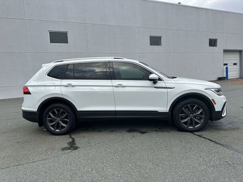 Certified 2022 Volkswagen Tiguan SE image 6