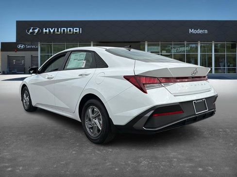 New 2026 Hyundai Elantra SE image 4
