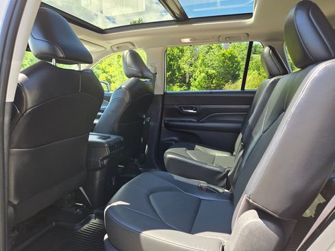 Used 2024 Toyota Grand Highlander AWD image 15