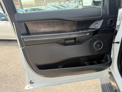 Used 2019 Ford Expedition Max Limited image 11