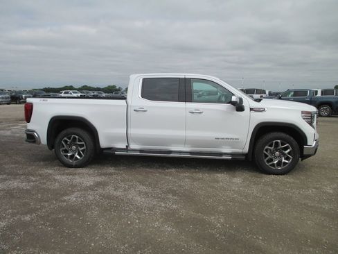 New 2026 GMC Sierra 1500 SLT AWD/4WD image 3