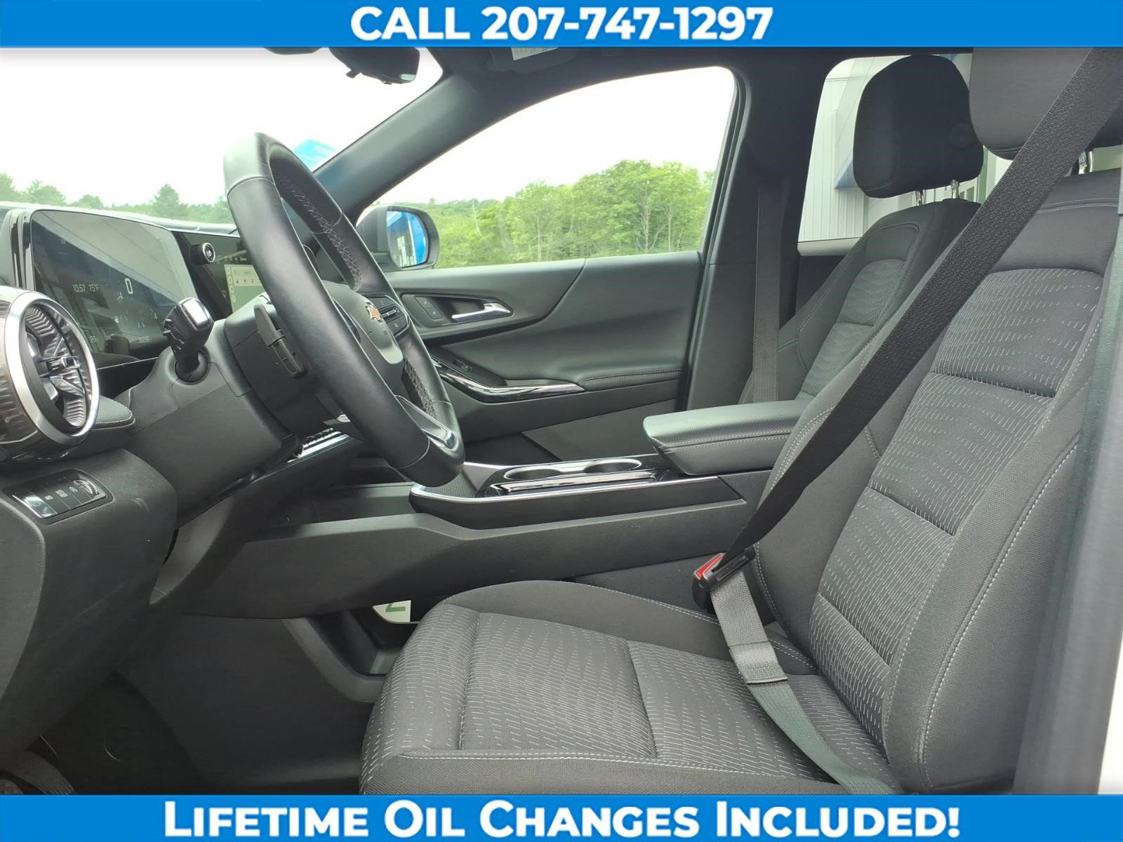 Used 2025 Chevrolet Equinox LT w/ Safety and Technology Package AWD/4WD image 12