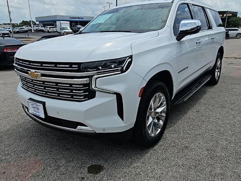Used 2022 Chevrolet Suburban Premier image 3