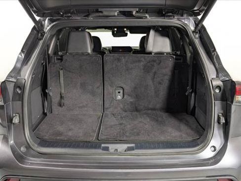 Used 2024 Toyota Highlander XSE FWD image 19