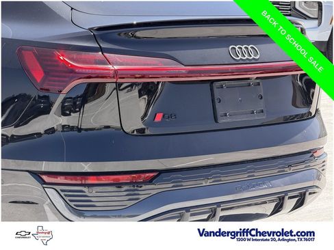 Used 2024 Audi Q8 e-tron Premium Plus AWD/4WD image 8