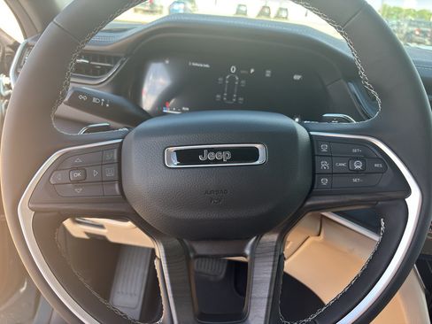 New 2026 Jeep Grand Cherokee L Limited w/ Limited Altitude Package AWD/4WD image 20