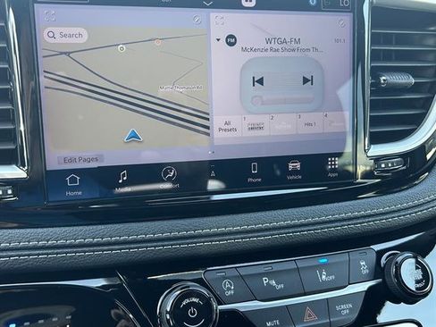 Used 2023 Chrysler Pacifica Touring-L w/ Uconnect Theater Family Group image 17