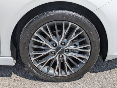 Certified 2024 Kia Forte GT-Line image 9