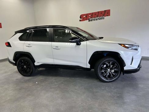 Used 2025 Toyota RAV4 XSE AWD/4WD image 2