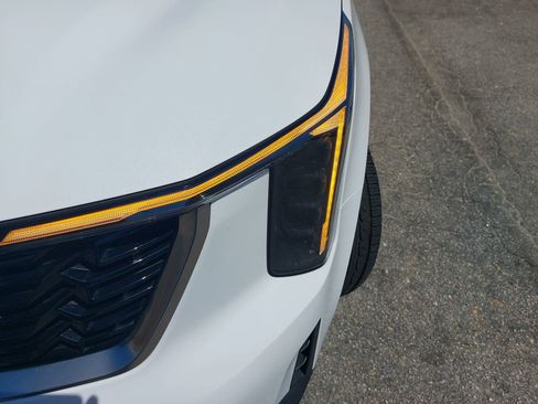 Used 2024 Kia Sorento S image 33