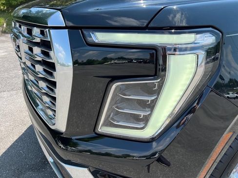 Used 2025 GMC Yukon Denali AWD/4WD image 9