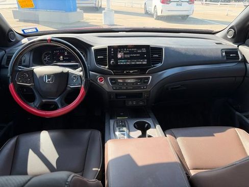 Used 2025 Honda Passport EX-L image 9