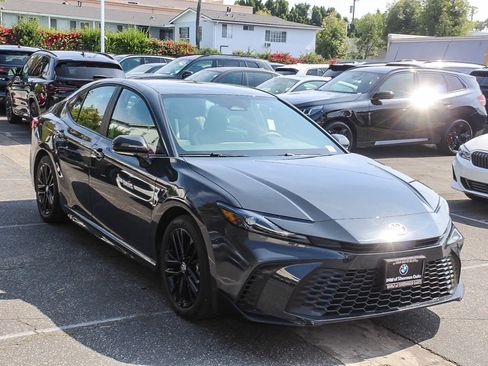 Used 2026 Toyota Camry SE FWD image 3
