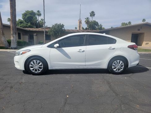 Used 2018 Kia Forte LX image 3