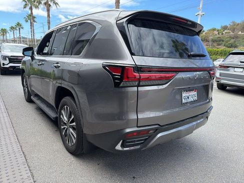 Used 2024 Lexus LX 600 4WD w/ Premium Package image 7